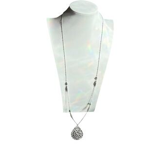 Elegant Silver Pendant Necklace